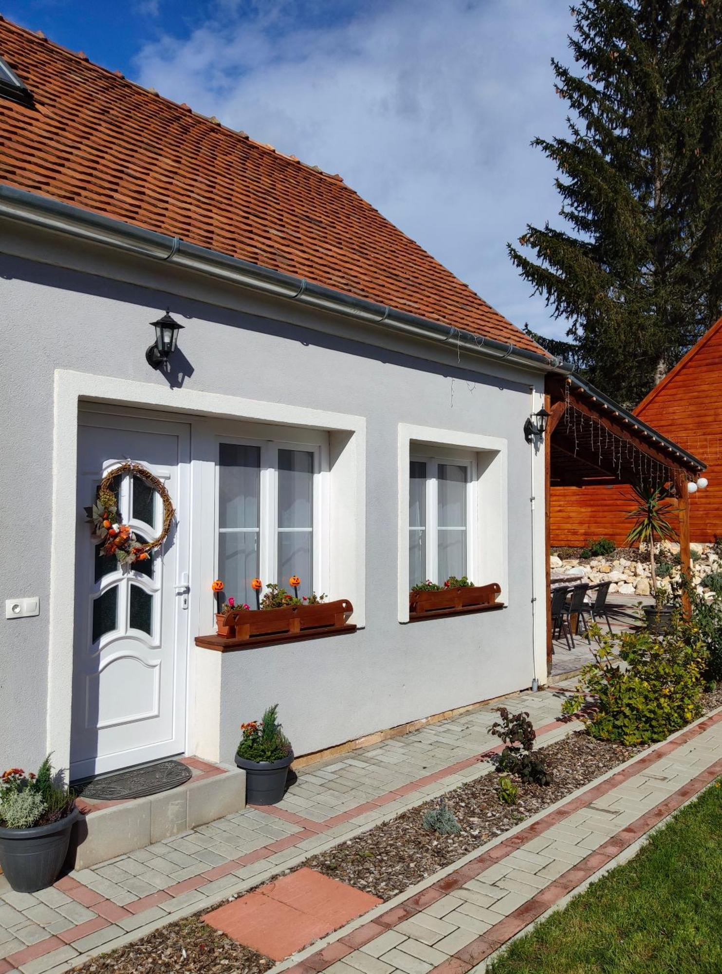 Borostyankut Wellness Home Bakonybel Bagian luar foto