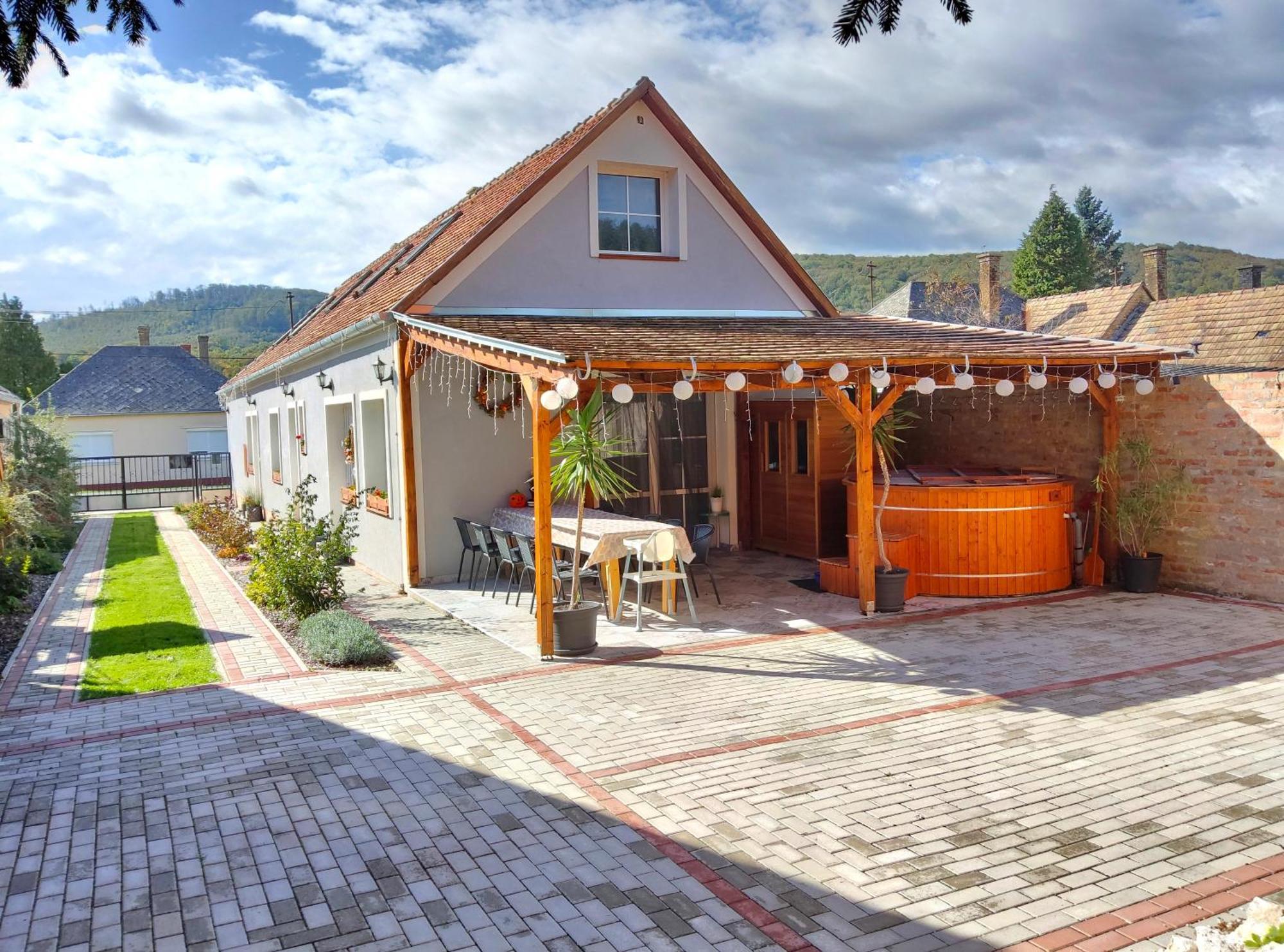 Borostyankut Wellness Home Bakonybel Bagian luar foto